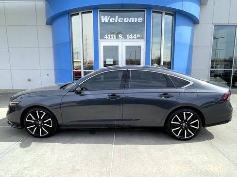 Used 2024 Honda Accord Touring image 1