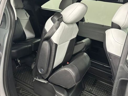Used 2025 Toyota Sienna XSE AWD/4WD image 32