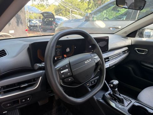 Used 2025 Kia K4 LXS image 32