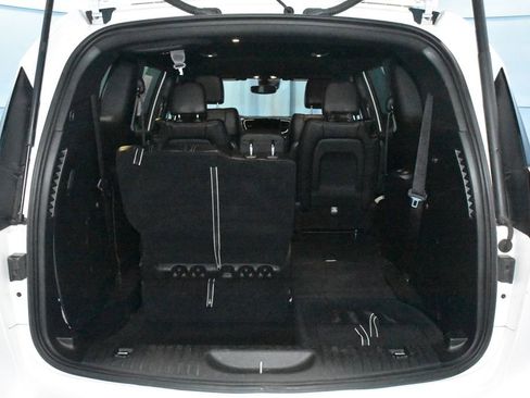 Used 2025 Chrysler Pacifica Select image 31