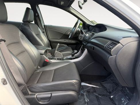 Used 2017 Honda Accord Sport image 24
