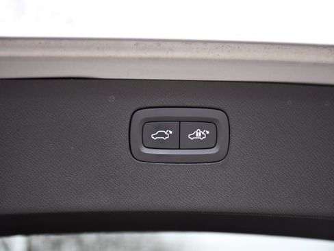 Certified 2025 Volvo XC90 B6 Plus image 25