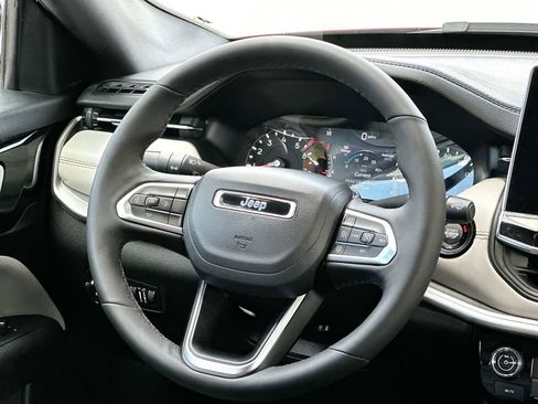 Used 2025 Jeep Compass Limited AWD/4WD image 27