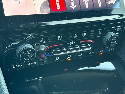 New 2025 Jeep Grand Cherokee Limited w/ Luxury Tech Group II image 21