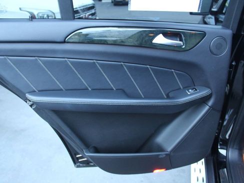 Used 2016 Mercedes-Benz GL 450 4MATIC image 24