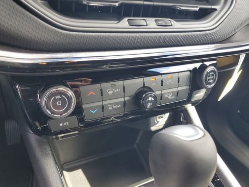 New 2026 Jeep Compass Latitude image 17