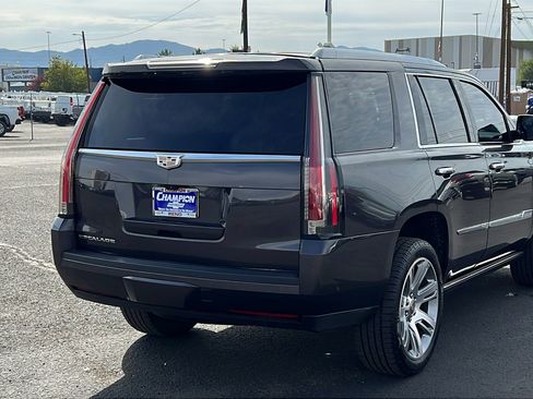Used 2017 Cadillac Escalade Premium Luxury image 5