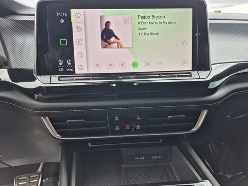 Used 2024 Volkswagen Atlas Cross Sport SEL R-Line AWD/4WD image 9