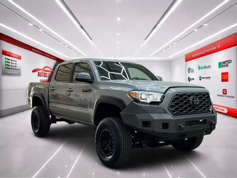 Used 2019 Toyota Tacoma TRD Off-Road image 2