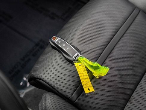 Used 2023 Porsche Cayenne image 55