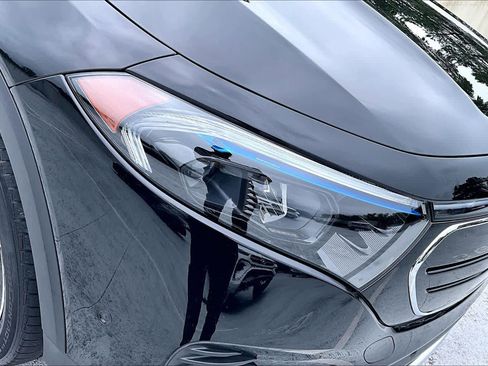 Used 2023 Mercedes-Benz EQB 300 4MATIC image 27