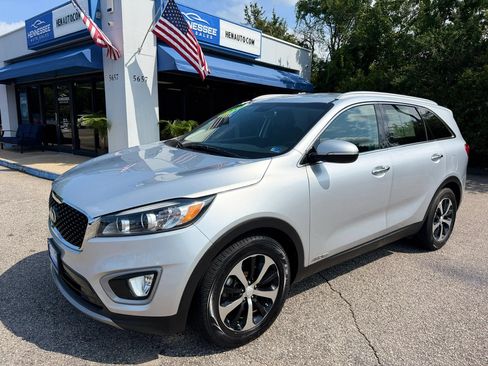 Used 2017 Kia Sorento EX AWD/4WD image 16