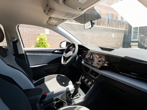 Used 2022 Volkswagen Taos S FWD image 11