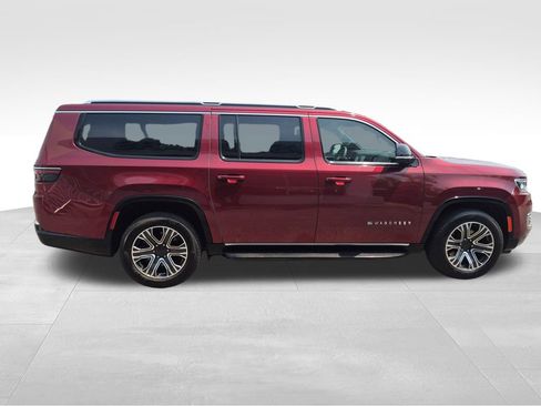 Used 2024 Jeep Wagoneer L Series II w/ Flexible Seating Group AWD/4WD image 9