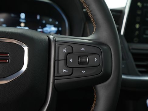 Used 2023 GMC Yukon AT4 w/ Technology Package AWD/4WD image 31