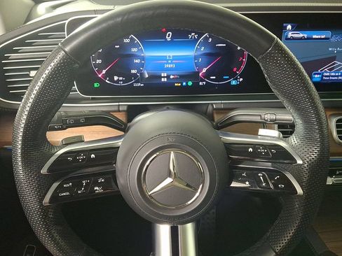 Used 2024 Mercedes-Benz GLS 450 4MATIC image 20
