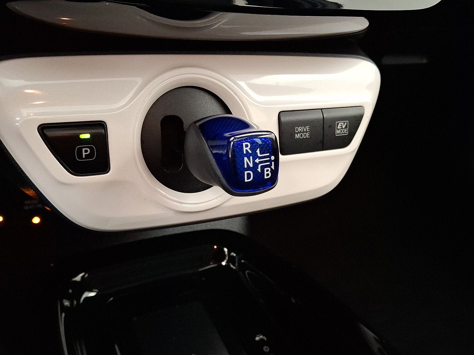 Used 2017 Toyota Prius Four w/ Advanced Technology Package FWD image 4