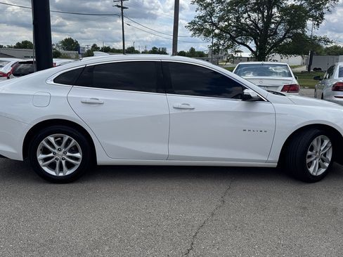 Used 2017 Chevrolet Malibu LT FWD image 9