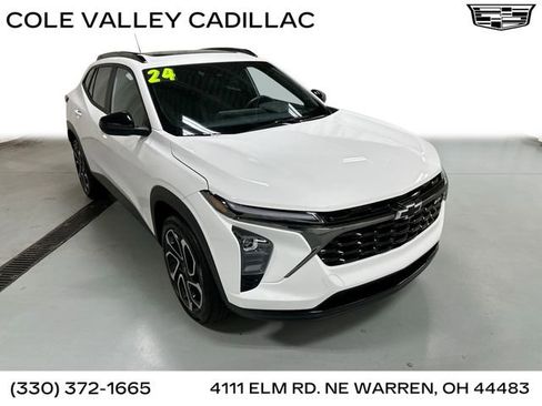 Used 2024 Chevrolet Trax RS w/ Sunroof Package FWD image 1