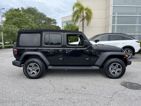 Used 2022 Jeep Wrangler Unlimited Sport AWD/4WD image 9
