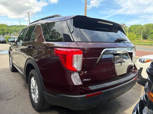 Used 2023 Ford Explorer XLT AWD/4WD image 13