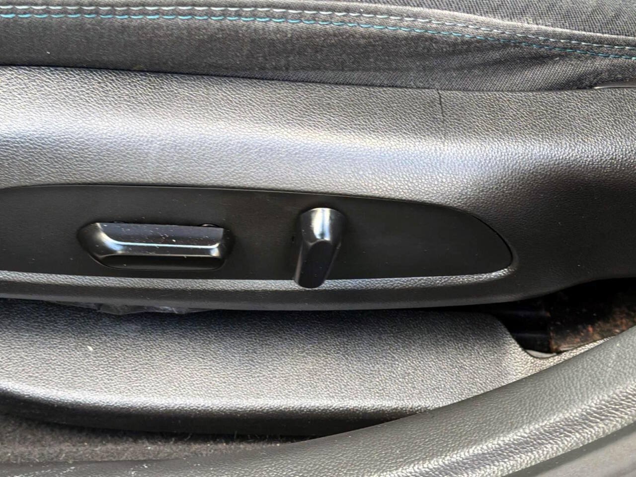 Used 2016 Chevrolet Cruze LT w/ Convenience Package FWD image 18