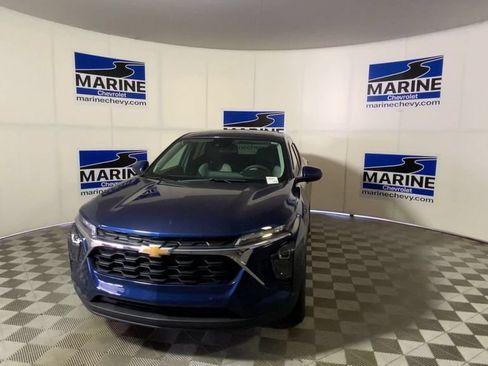Used 2024 Chevrolet Trax LS w/ LS Convenience Package FWD image 5