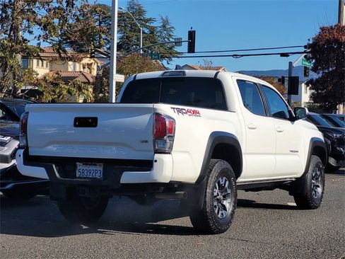 Certified 2022 Toyota Tacoma TRD Off-Road image 6