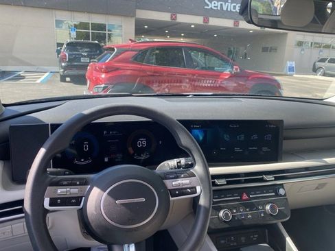 Used 2025 Hyundai Tucson SE image 9