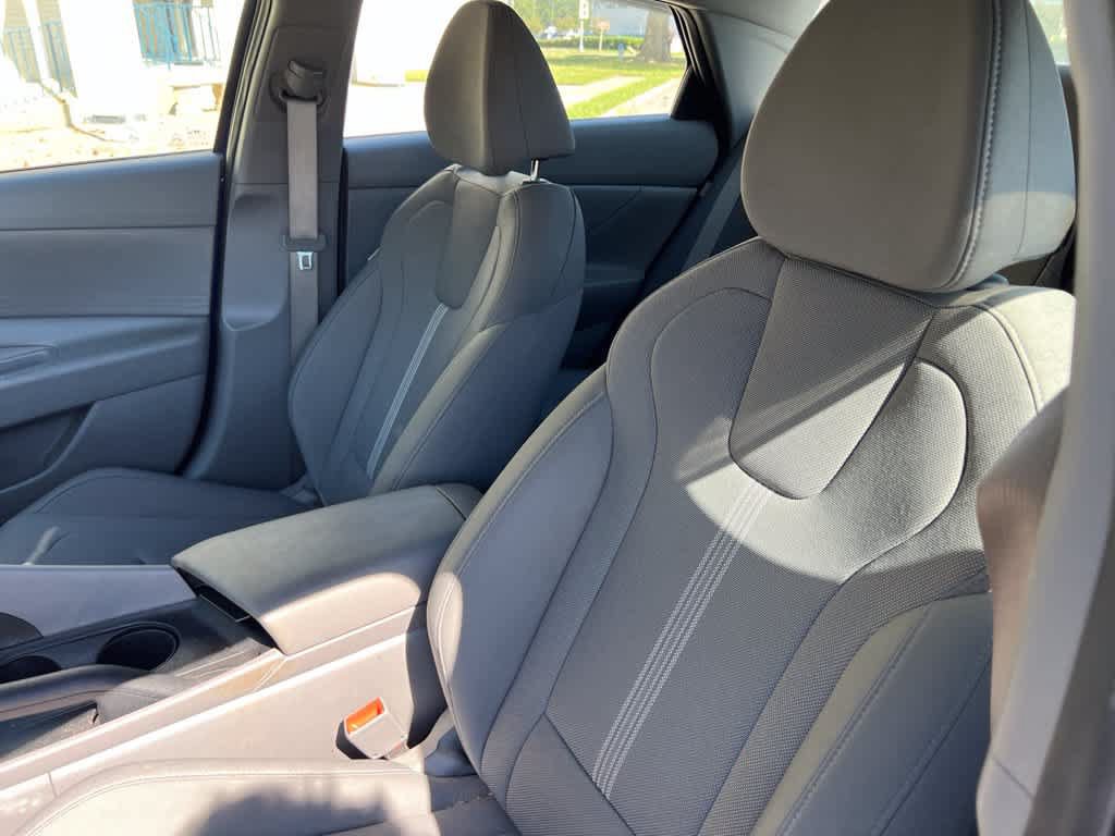 Used 2025 Hyundai Elantra SE w/ Cargo Package FWD image 8