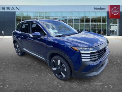 Certified 2025 Nissan Kicks SR FWD image 3