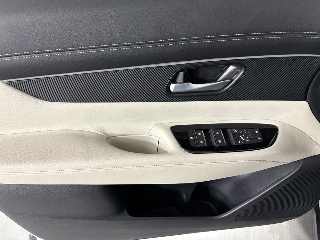 Certified 2025 Nissan Murano SV AWD/4WD image 19