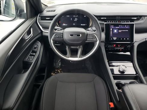 Certified 2025 Jeep Grand Cherokee Laredo X w/ Luxury Tech Group I image 21