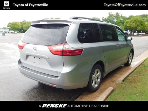 Used 2016 Toyota Sienna LE FWD image 11