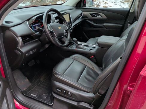 Used 2020 Chevrolet Traverse LT w/ LT Premium Package image 11