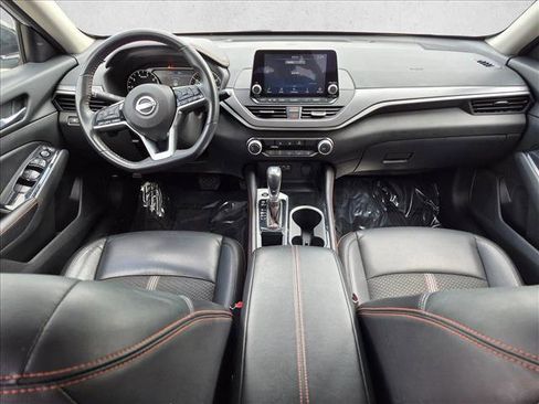 Used 2024 Nissan Altima 2.5 SR FWD image 16