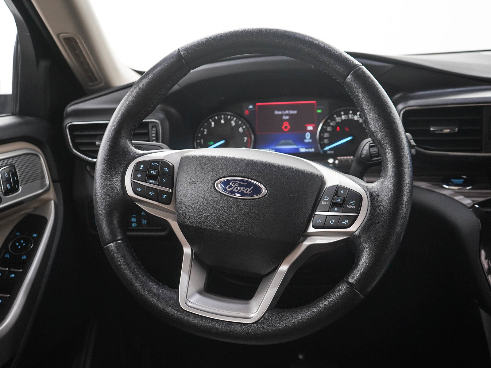 Used 2023 Ford Explorer Limited AWD/4WD image 19