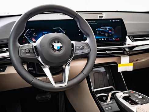 Used 2025 BMW X1 xDrive28i w/ Convenience Package image 4