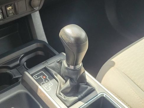 Used 2018 Toyota Tacoma SR5 RWD image 29