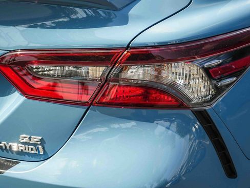 Used 2024 Toyota Camry SE w/ Cold Weather Package FWD image 7