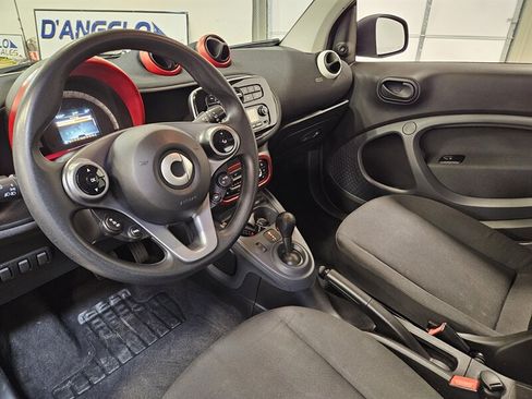 Used 2017 smart fortwo pure RWD image 25