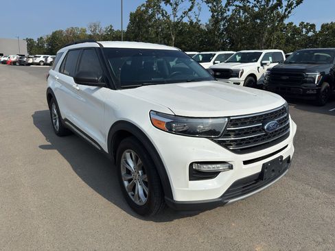 Used 2020 Ford Explorer XLT w/ Equipment Group 202A RWD image 3