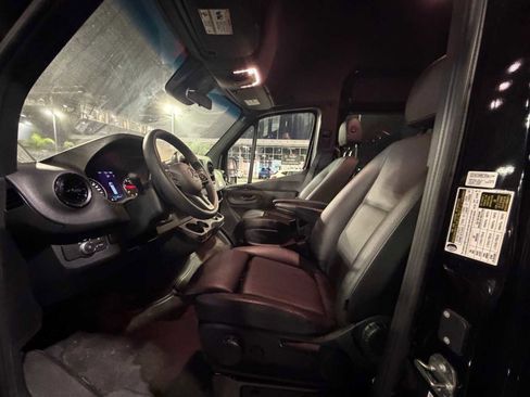 Used 2024 Mercedes-Benz Sprinter 2500 image 6