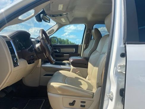 Used 2017 RAM 1500 Laramie w/ Convenience Group AWD/4WD image 10
