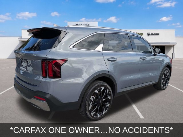 Used 2025 Kia Sorento EX w/ Panoramic Sunroof Package FWD image 4