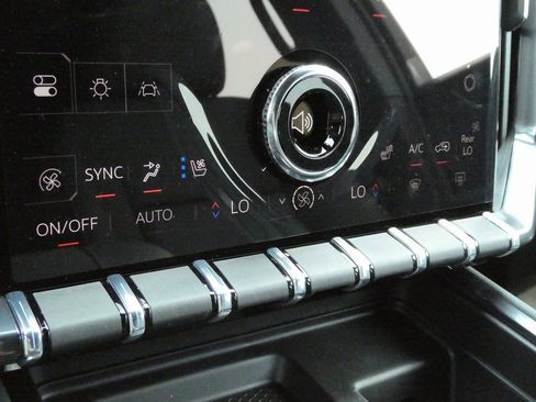 New 2025 GMC Acadia AT4 w/ Luxury Package AWD/4WD image 18