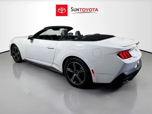 Used 2025 Ford Mustang Premium RWD image 39