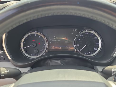 Used 2023 Toyota Highlander XLE image 34