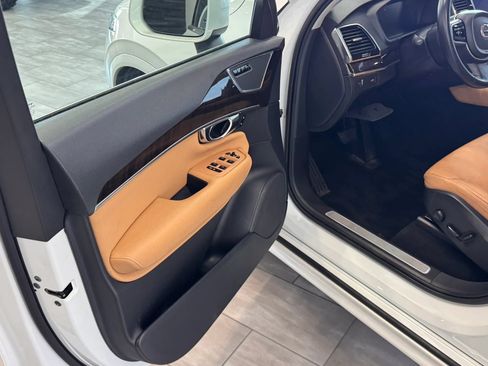 Used 2016 Volvo XC90 T6 Momentum w/ Momentum Plus Package AWD/4WD image 31