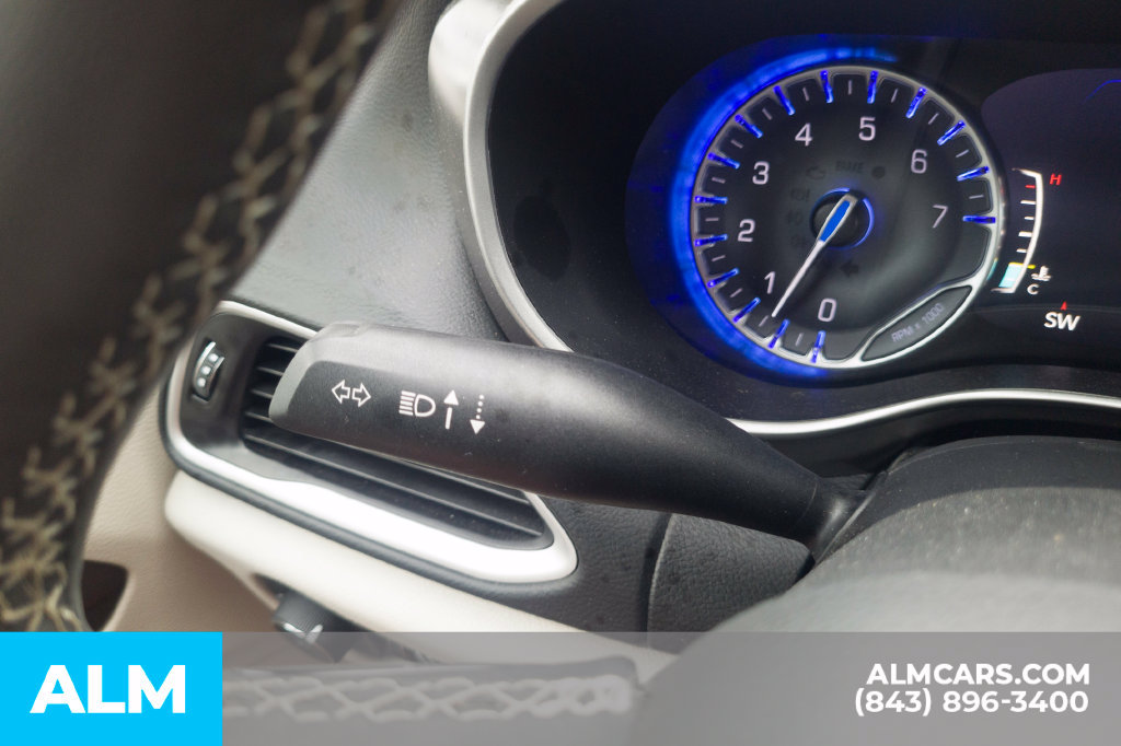 Used 2024 Chrysler Pacifica Touring-L FWD image 33